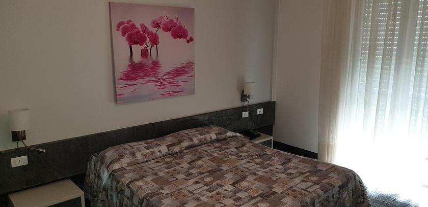 Imagen de la habitación del Hotel Azzurra, Sirmione. Foto 5
