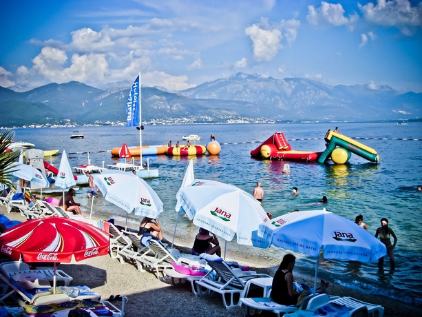 Imagen de los exteriores del Hotel Azzurro, Bijela. Foto 13