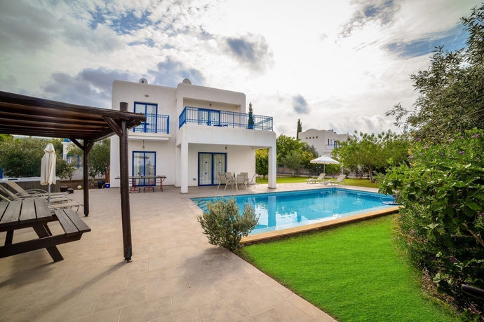 Imagen de la piscina del Hotel Azzurro Luxury Holiday Villas. Foto 11