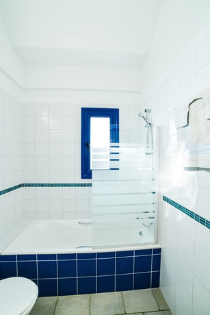 Imagen de la habitación del Hotel Azzurro Luxury Holiday Villas. Foto 5