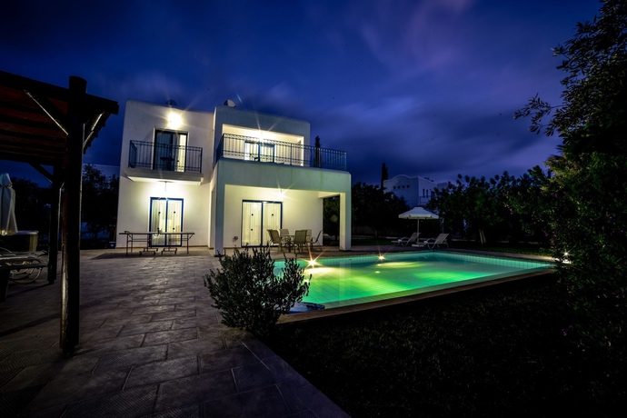 Imagen de la piscina del Hotel Azzurro Luxury Holiday Villas. Foto 15