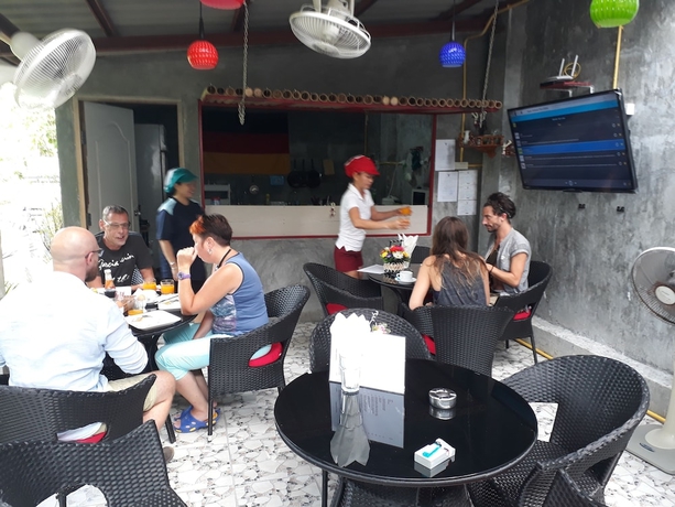Imagen del bar/restaurante del Hotel B Happy Resort. Foto 4