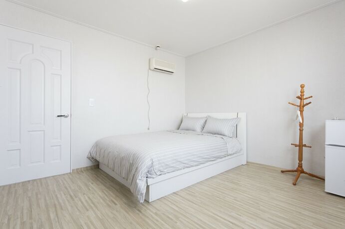 Imagen de la habitación del Hotel B House. Foto 17