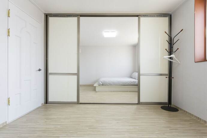 Imagen de la habitación del Hotel B House. Foto 20