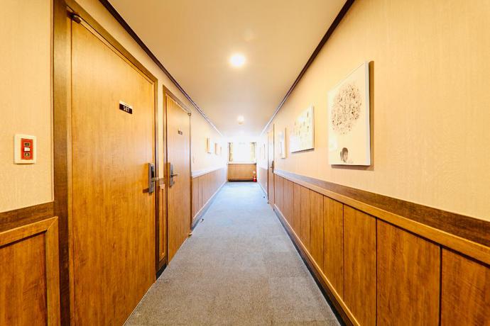 Imagen de los interiores del Hotel B, Jeju. Foto 17