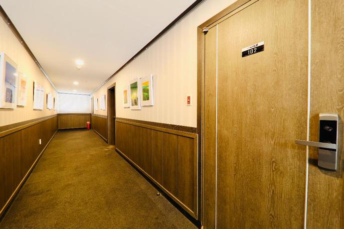Imagen de los interiores del Hotel B, Jeju. Foto 18