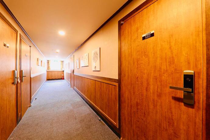 Imagen de los interiores del Hotel B, Jeju. Foto 20