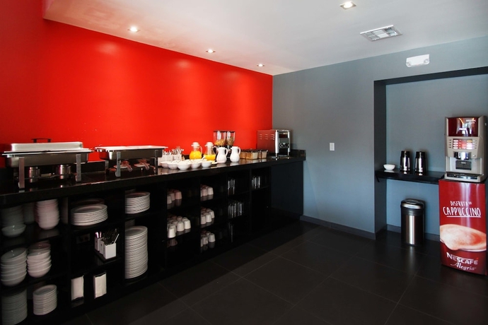 Imagen del bar/restaurante del Hotel B My. Foto 2