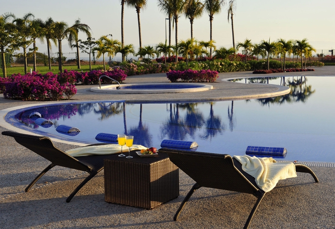 Imagen de la piscina del Hotel B Nayar Family Luxury Suites and Villas Residences - Ocean View and All Inclusive Available. Foto 16