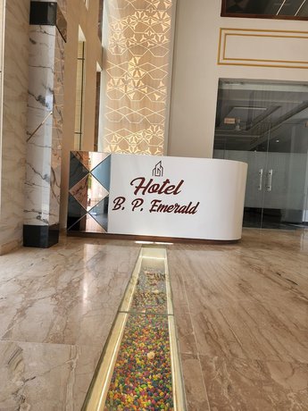 Imagen de los interiores del Hotel B P Emerald. Foto 12