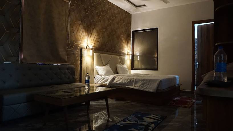 Imagen de la habitación del Hotel B P Emerald. Foto 3