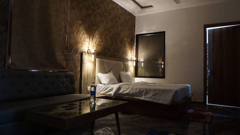 Imagen de la habitación del Hotel B P Emerald. Foto 4