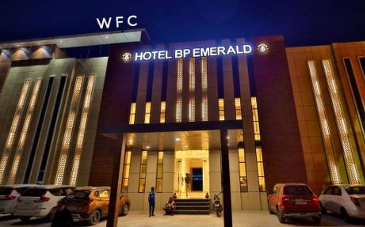 Imagen general del Hotel B P Emerald. Foto 1