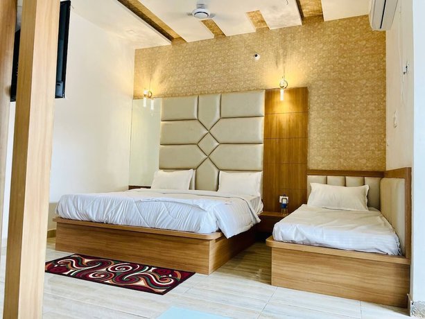 Imagen de la habitación del Hotel B P Emerald. Foto 8