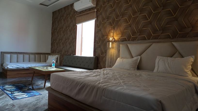 Imagen de la habitación del Hotel B P Emerald. Foto 9