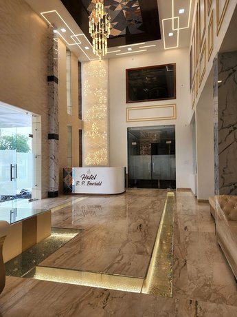 Imagen de los interiores del Hotel B P Emerald. Foto 15