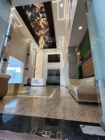 Imagen de los interiores del Hotel B P Emerald. Foto 16