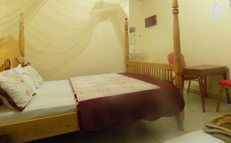 Imagen de la habitación del Hotel B Plus. Foto 14