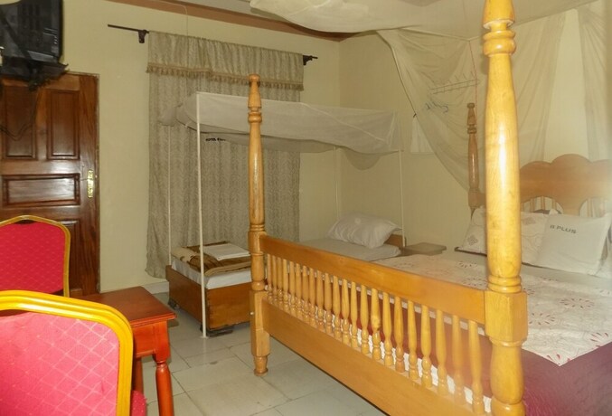 Imagen de la habitación del Hotel B Plus. Foto 15