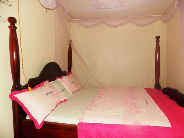 Imagen de la habitación del Hotel B Plus. Foto 19