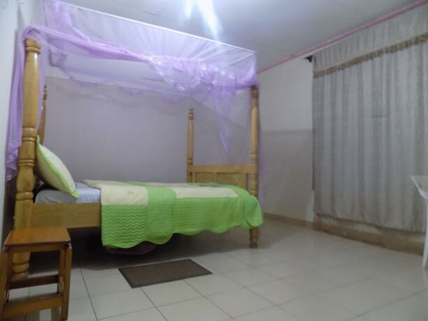 Imagen de la habitación del Hotel B Plus. Foto 20