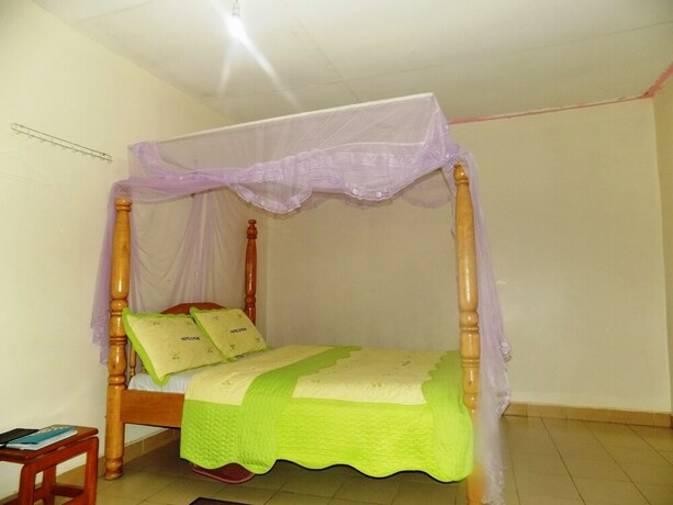 Imagen de la habitación del Hotel B Plus. Foto 22