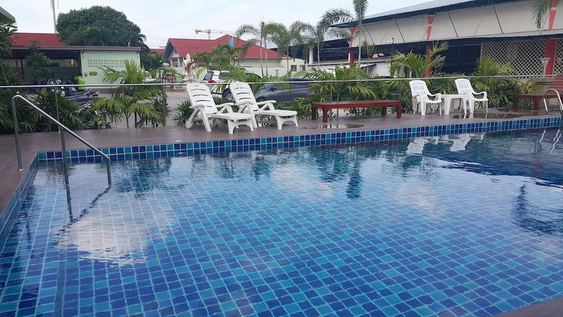 Imagen de la piscina del Hotel B Space Residence. Foto 20