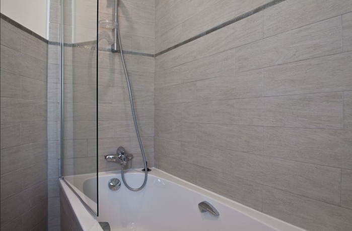 Imagen de la habitación del Hotel B Square. Foto 6