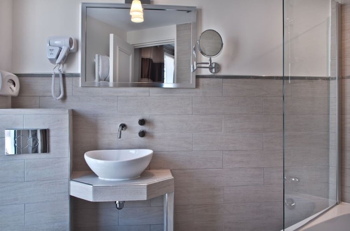 Imagen de la habitación del Hotel B Square. Foto 9