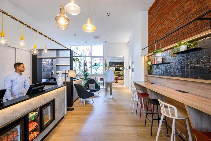 Imagen general del Hotel B and B Brussels Centre Gare du Midi. Foto 2