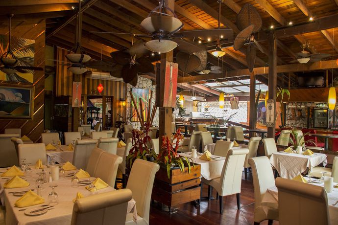 Imagen del bar/restaurante del Hotel B and B Comfy Inn. Foto 2