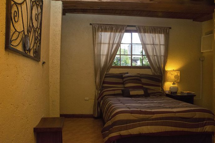 Imagen del bar/restaurante del Hotel B and B Comfy Inn. Foto 3