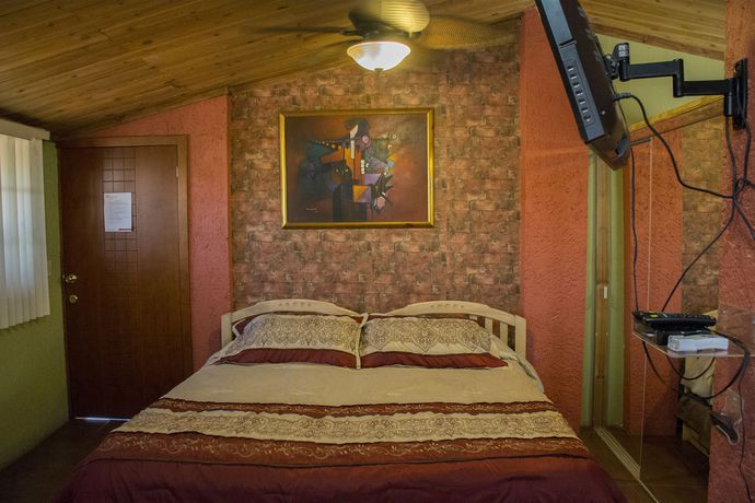 Imagen de la habitación del Hotel B and B Comfy Inn. Foto 10