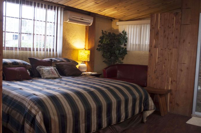 Imagen de la habitación del Hotel B and B Comfy Inn. Foto 11