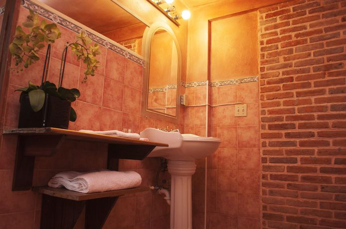 Imagen de la habitación del Hotel B and B Comfy Inn. Foto 12