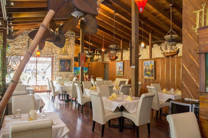 Imagen del bar/restaurante del Hotel B and B Comfy Inn. Foto 7