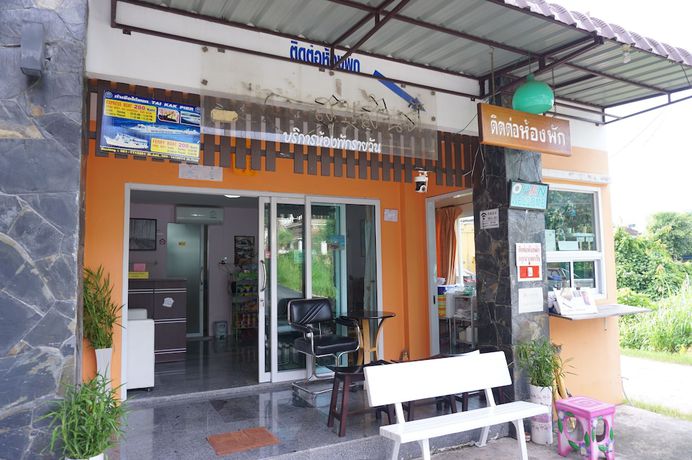 Imagen de los interiores del Hotel B and B. Foto 17