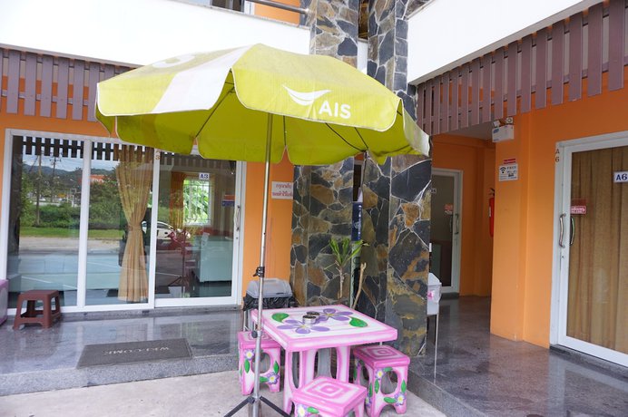 Imagen de los interiores del Hotel B and B. Foto 19