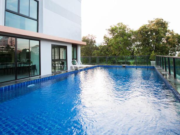 Imagen de la piscina del Hotel B2 South Pattaya Premier. Foto 14