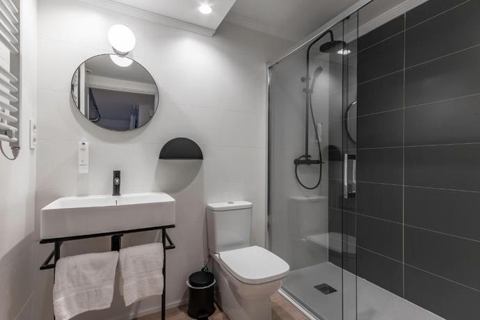 Imagen de la habitación del Hotel B48 Bilbao Abando. Foto 3