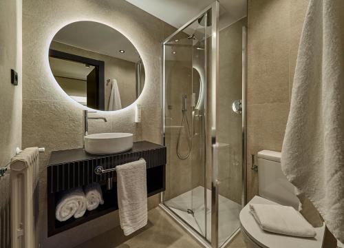 Imagen de la habitación del Hotel B48 Oviedo Ópera. Foto 9