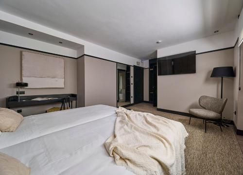 Imagen de la habitación del Hotel B48 Oviedo Ópera. Foto 11