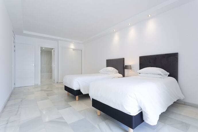 Imagen de la habitación del Hotel B51 Executive Flats Marbella Puerto Banus. Foto 12