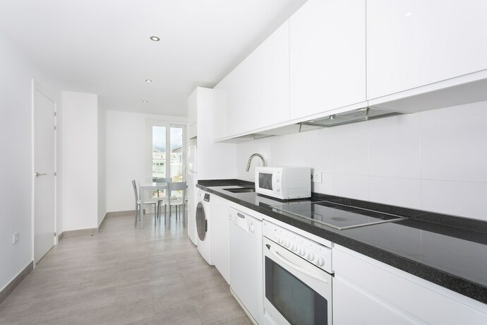 Imagen general del Hotel B51 Executive Flats Marbella Puerto Banus. Foto 3