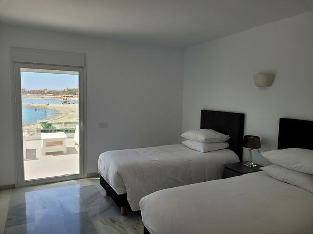 Imagen de la habitación del Hotel B51 Executive Flats Marbella Puerto Banus. Foto 16