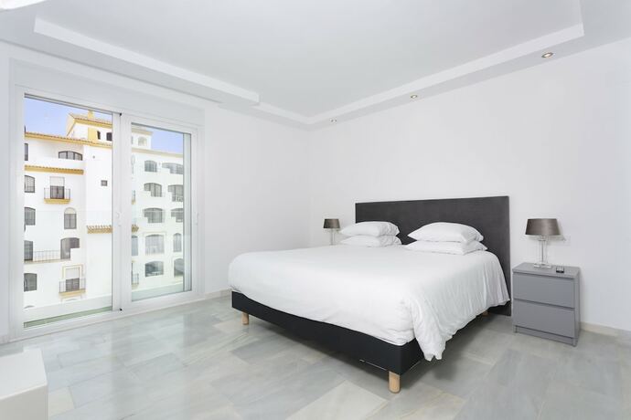 Imagen de la habitación del Hotel B51 Executive Flats Marbella Puerto Banus. Foto 20