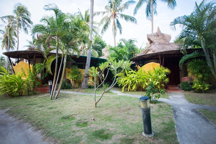 Imagen de los exteriores del Hotel B52 Beach Resort. Foto 12