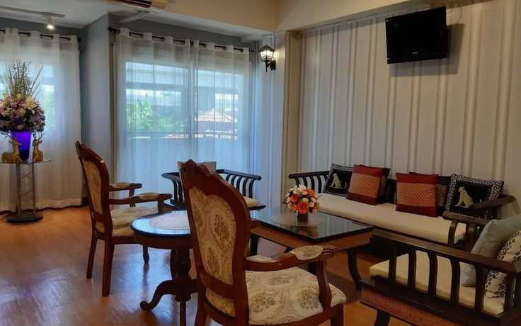 Imagen de los interiores del Hotel B9 Airport Resident. Foto 18