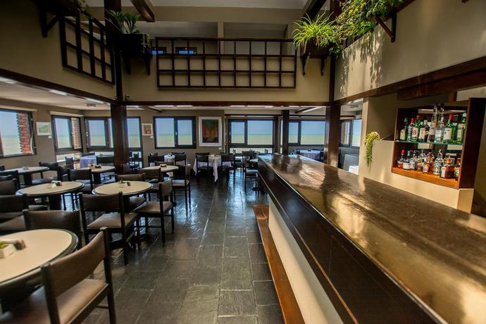 Imagen del bar/restaurante del Hotel BAHIA SPA & CLUB DE MAR. Foto 2