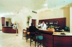 Imagen del bar/restaurante del Hotel BARLETTA NICOTEL. Foto 3
